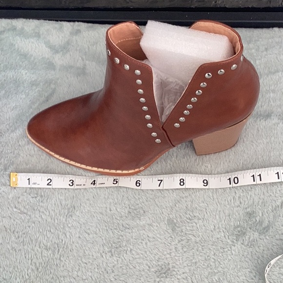 NWT Boots brown size 10 with silver trim  and 3.5 inch heels - Picture 4 of 11